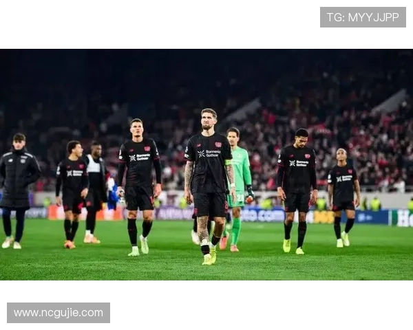 半场勒沃库森两球领先圣保利队